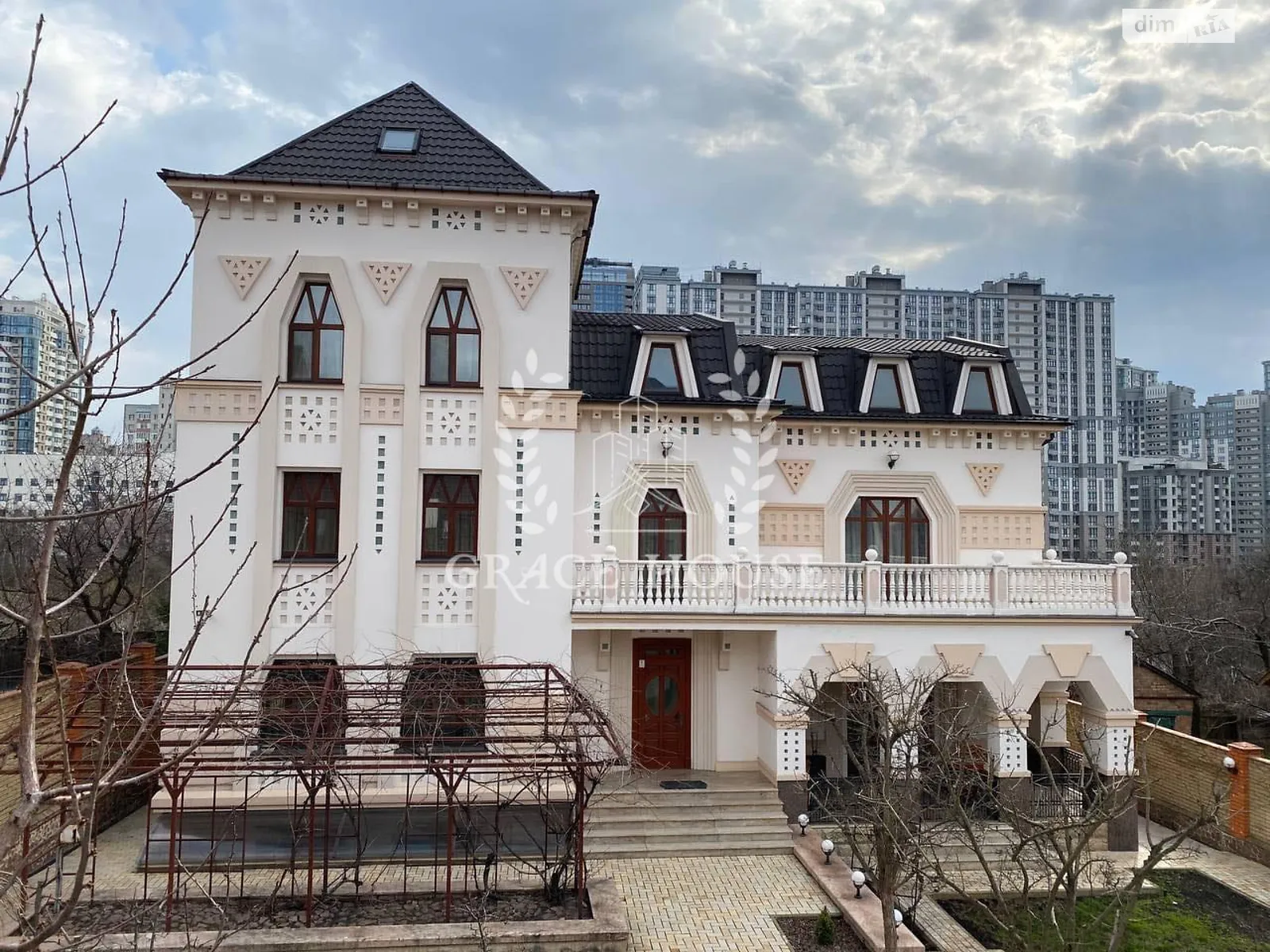 Здається в оренду будинок 3 поверховий 550 кв. м з балконом, цена: 5000 $ - фото 1