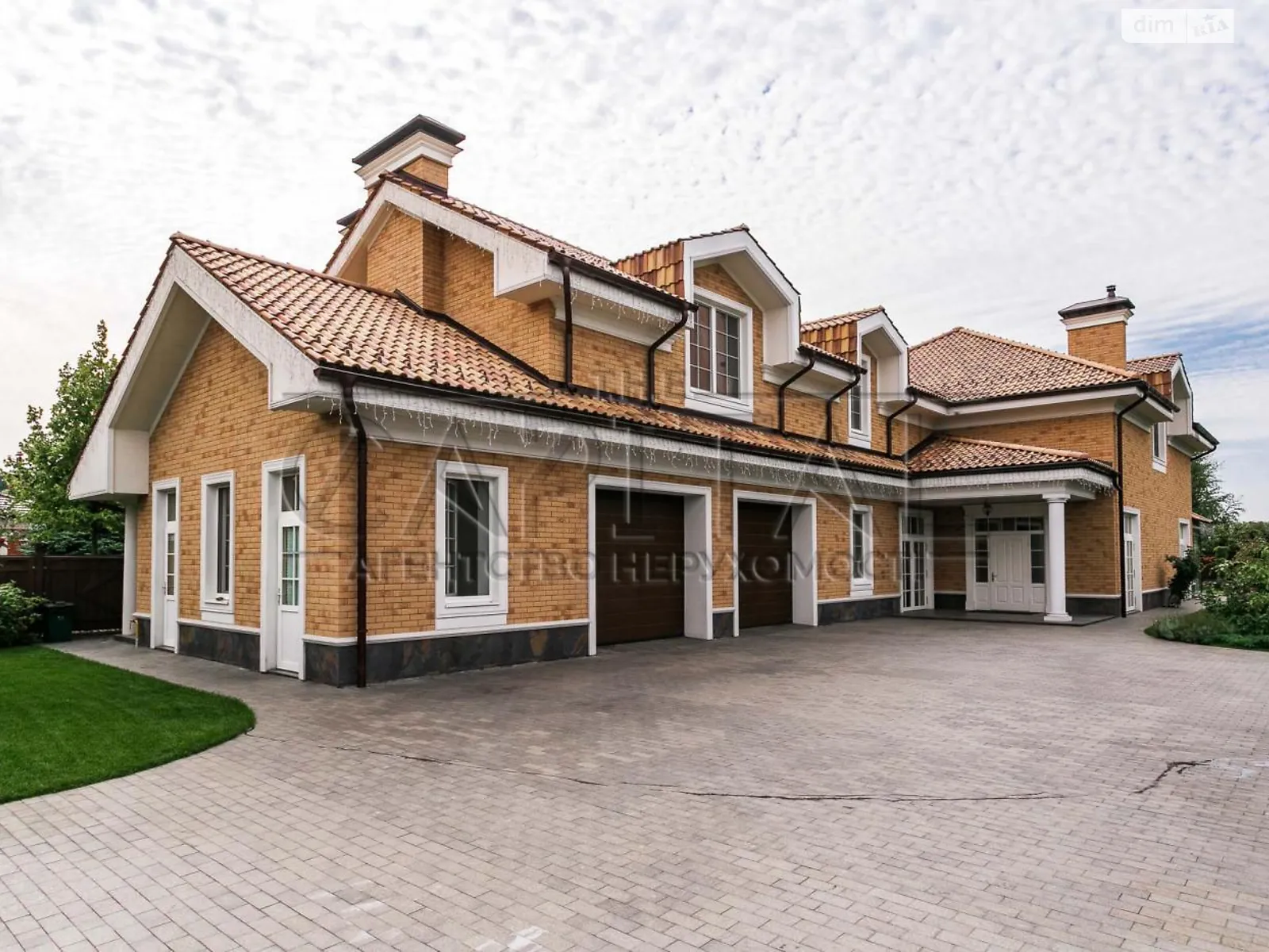 Сдается в аренду дом на 2 этажа 600 кв. м с мебелью, цена: 15000 $ - фото 1