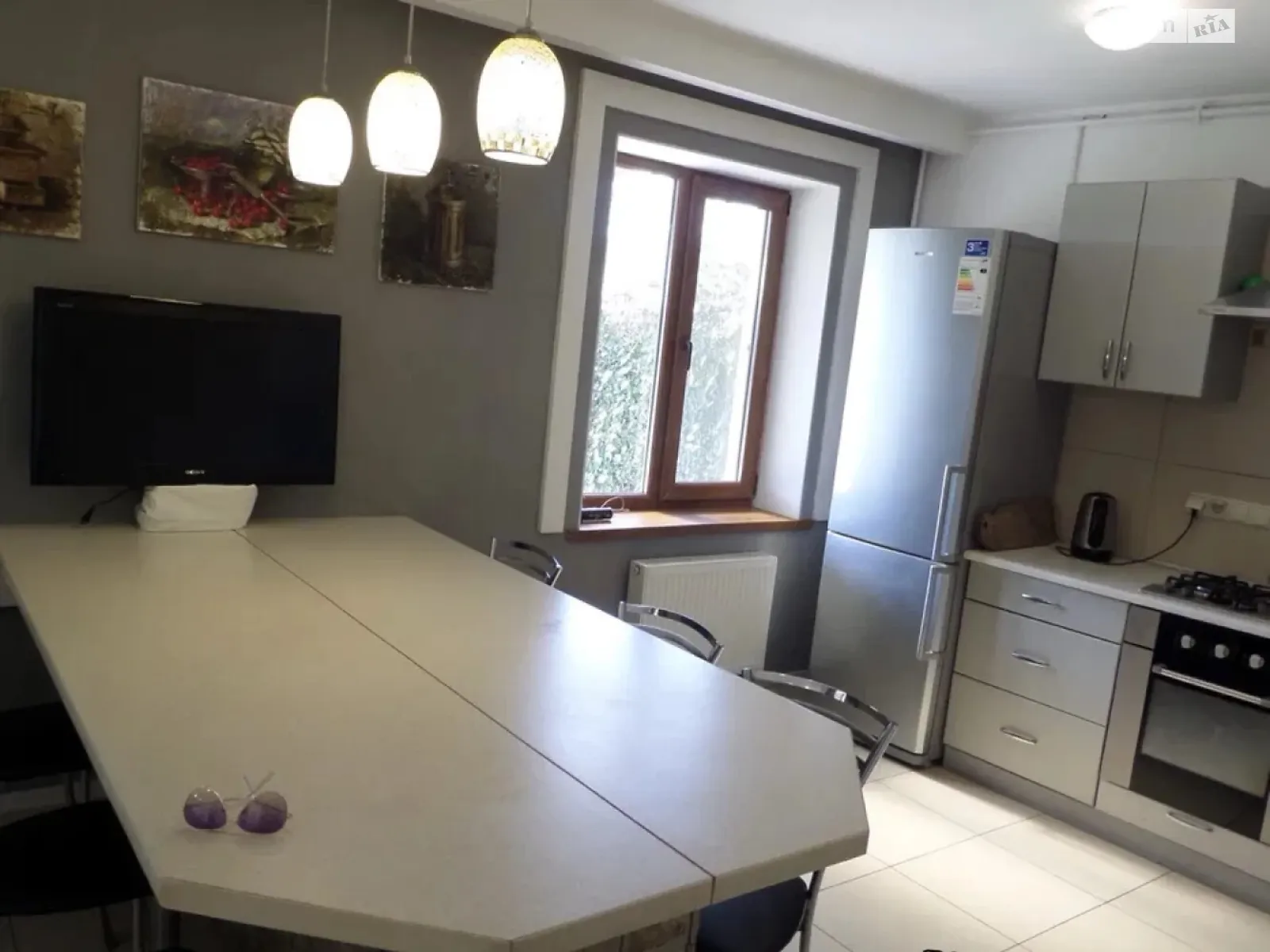 Сдается в аренду дом на 4 этажа 160 кв. м с садом, цена: 1500 $ - фото 1