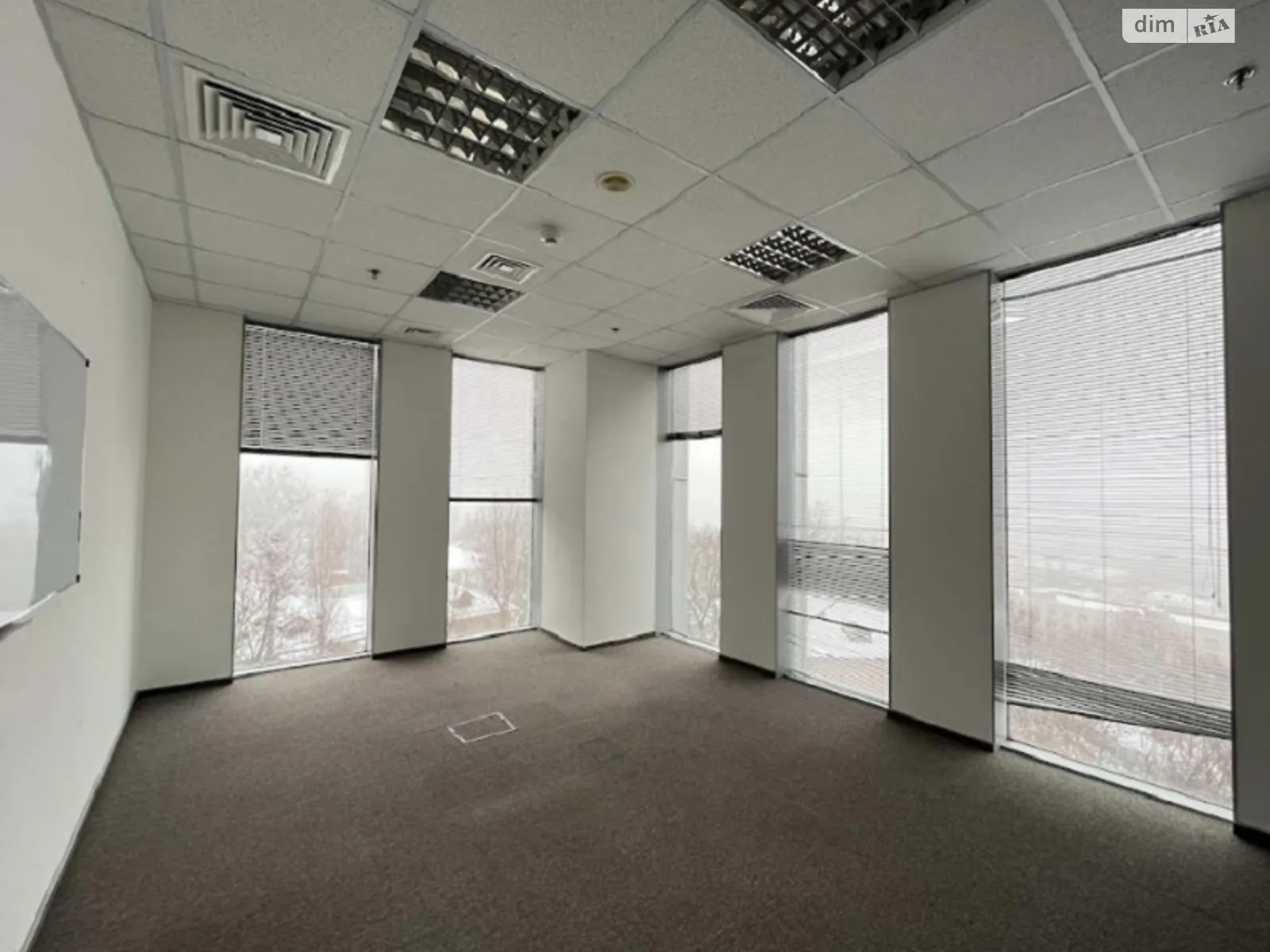 Сдается в аренду офис 390 кв. м в бизнес-центре, цена: 5863 $ - фото 1