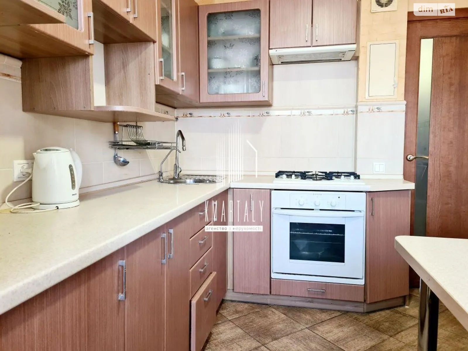Продается 1-комнатная квартира 40 кв. м в Киеве, ул. Ованеса Туманяна, 8 - фото 1
