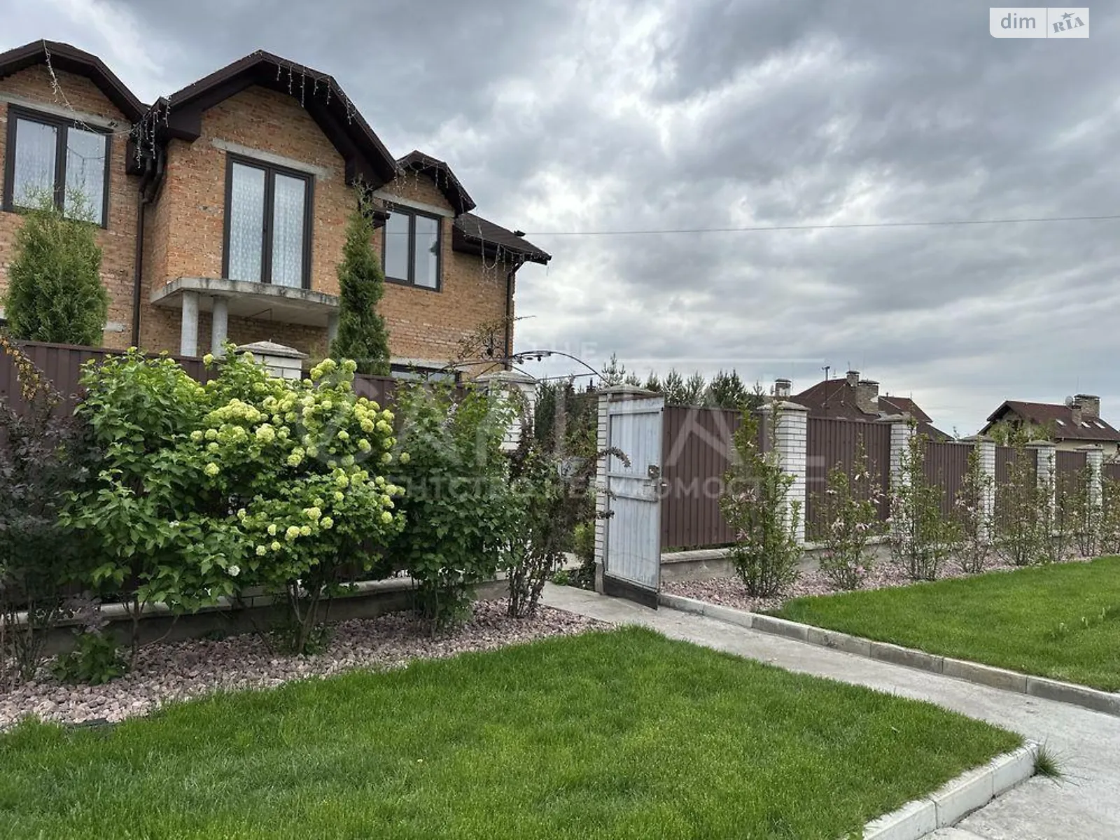 Продается дом на 2 этажа 160 кв. м с террасой, цена: 270000 $ - фото 1