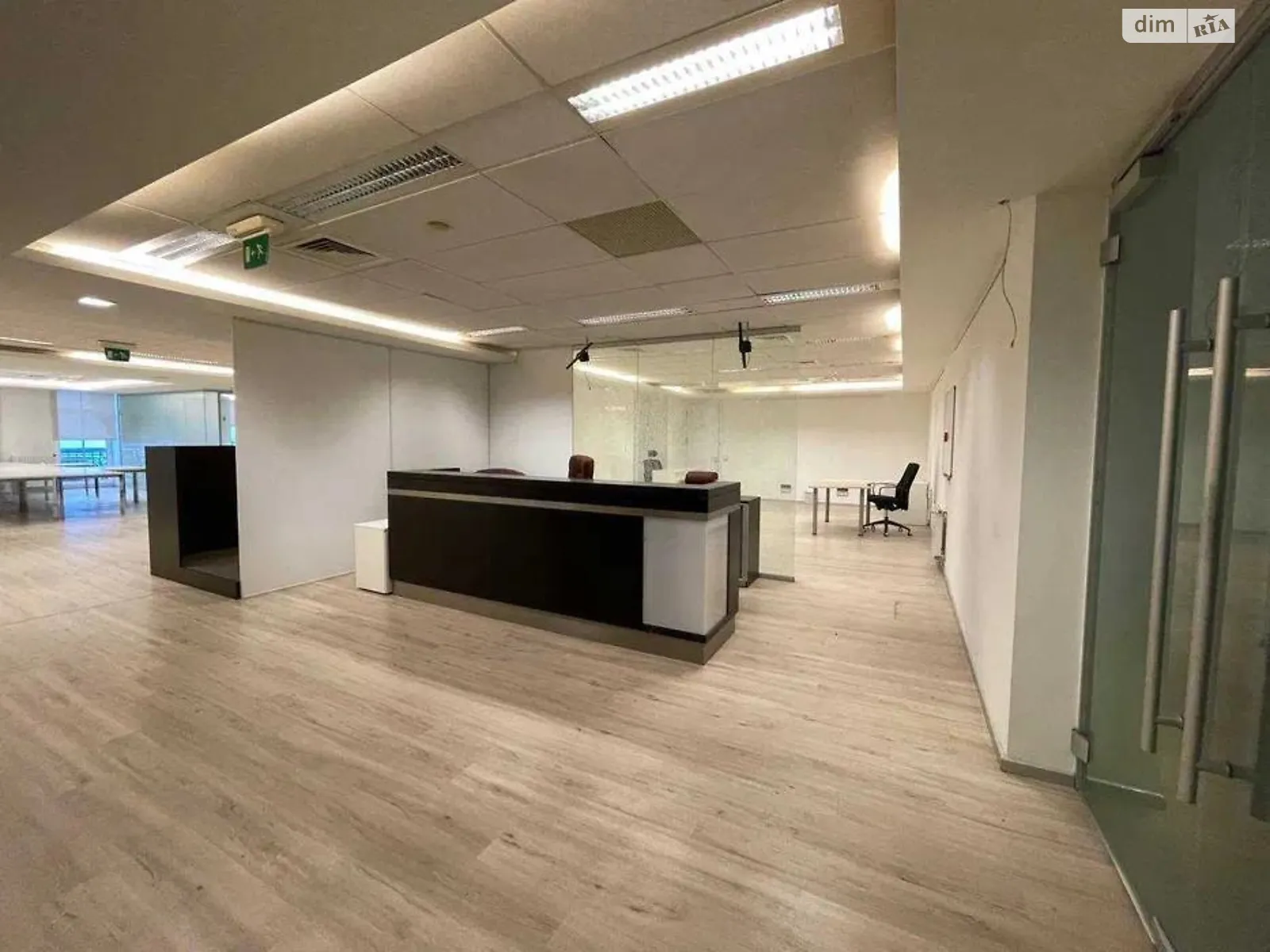 Сдается в аренду офис 400 кв. м в бизнес-центре, цена: 6000 $ - фото 1