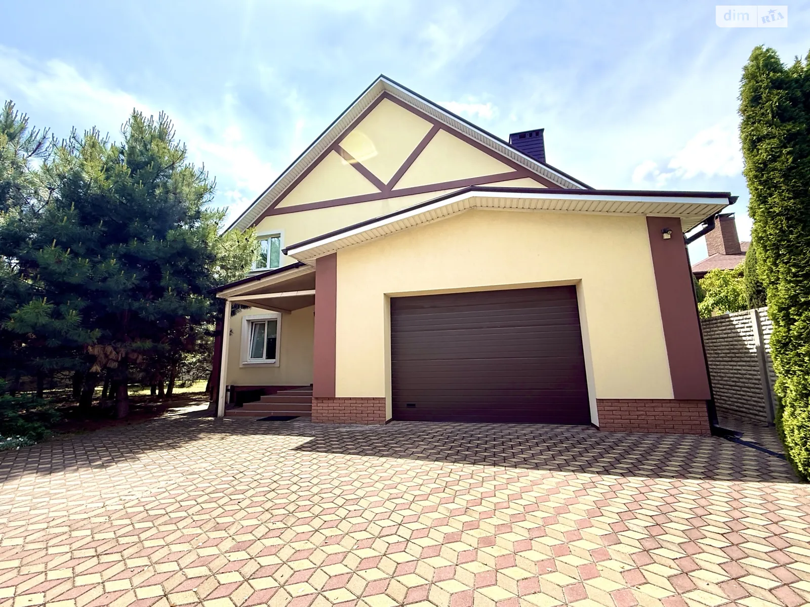 Продается дом на 2 этажа 234 кв. м с садом, цена: 175000 $ - фото 1