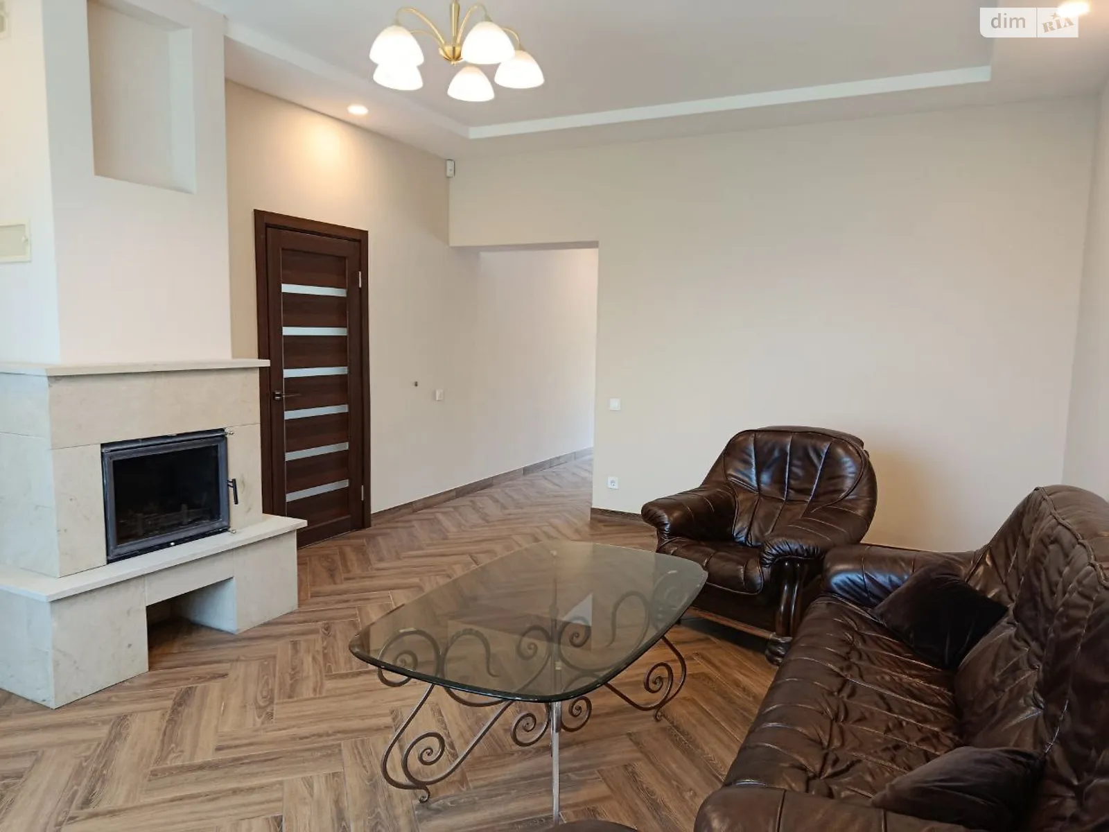 Сдается в аренду дом на 2 этажа 185 кв. м с мансардой, цена: 1300 $ - фото 1