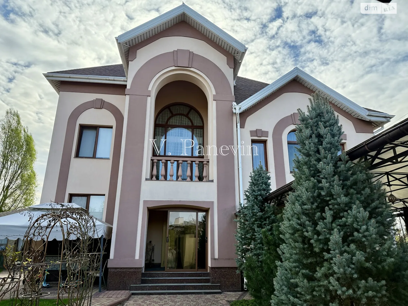 Продается дом на 3 этажа 368 кв. м с верандой, цена: 350000 $ - фото 1