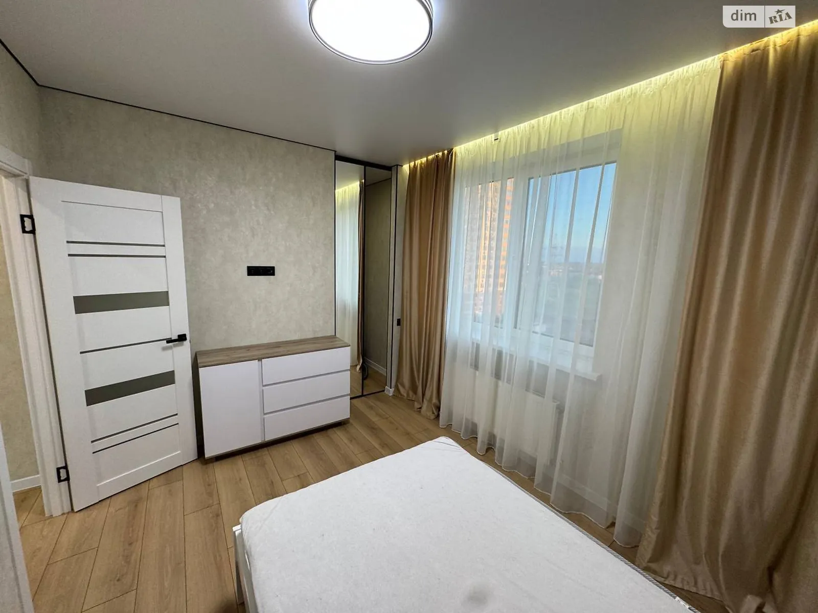 Продается 2-комнатная квартира 59 кв. м в Одессе, ул. Жемчужная, 8 - фото 1