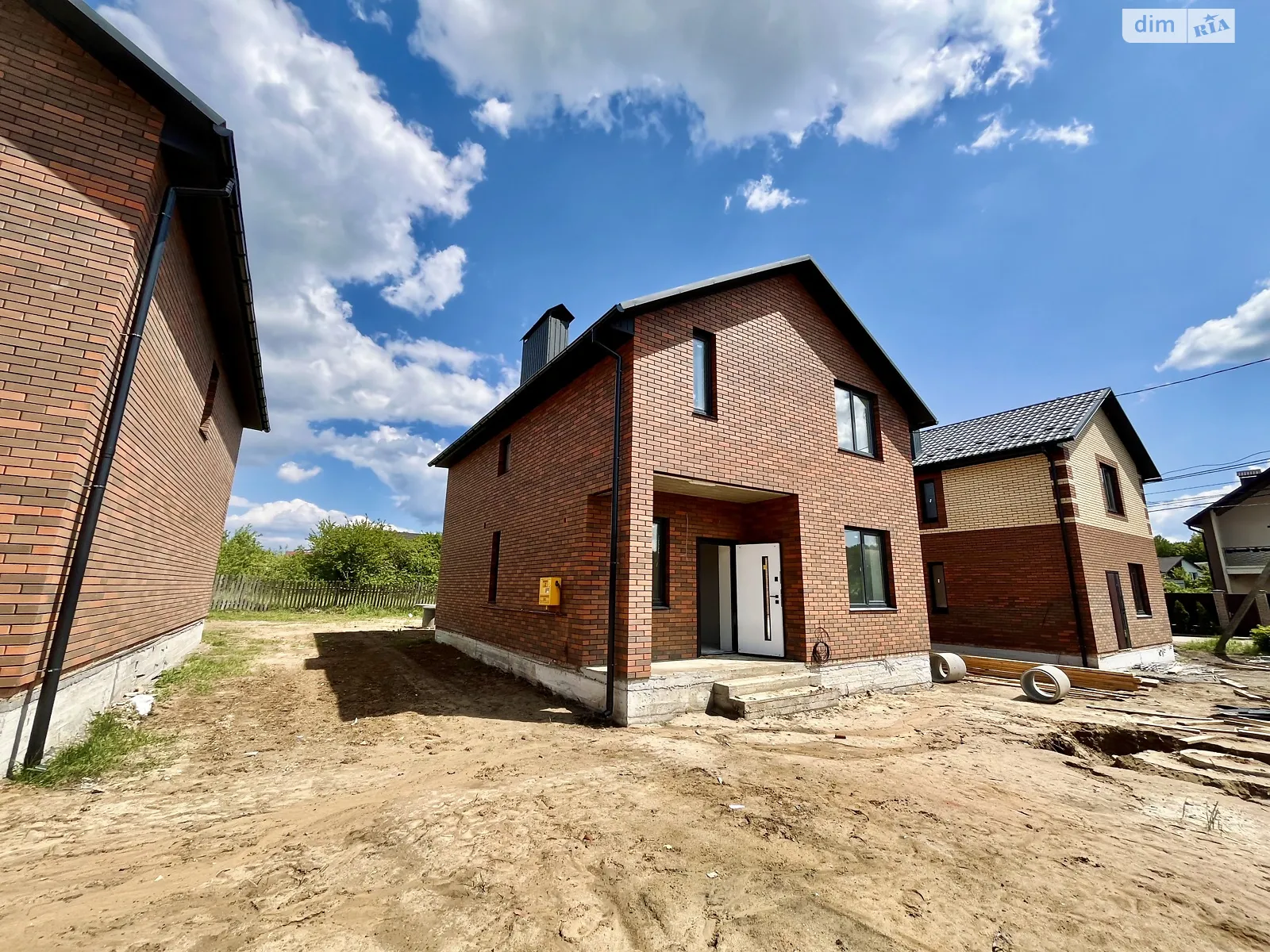 Продается дом на 2 этажа 104 кв. м с подвалом, цена: 77000 $ - фото 1