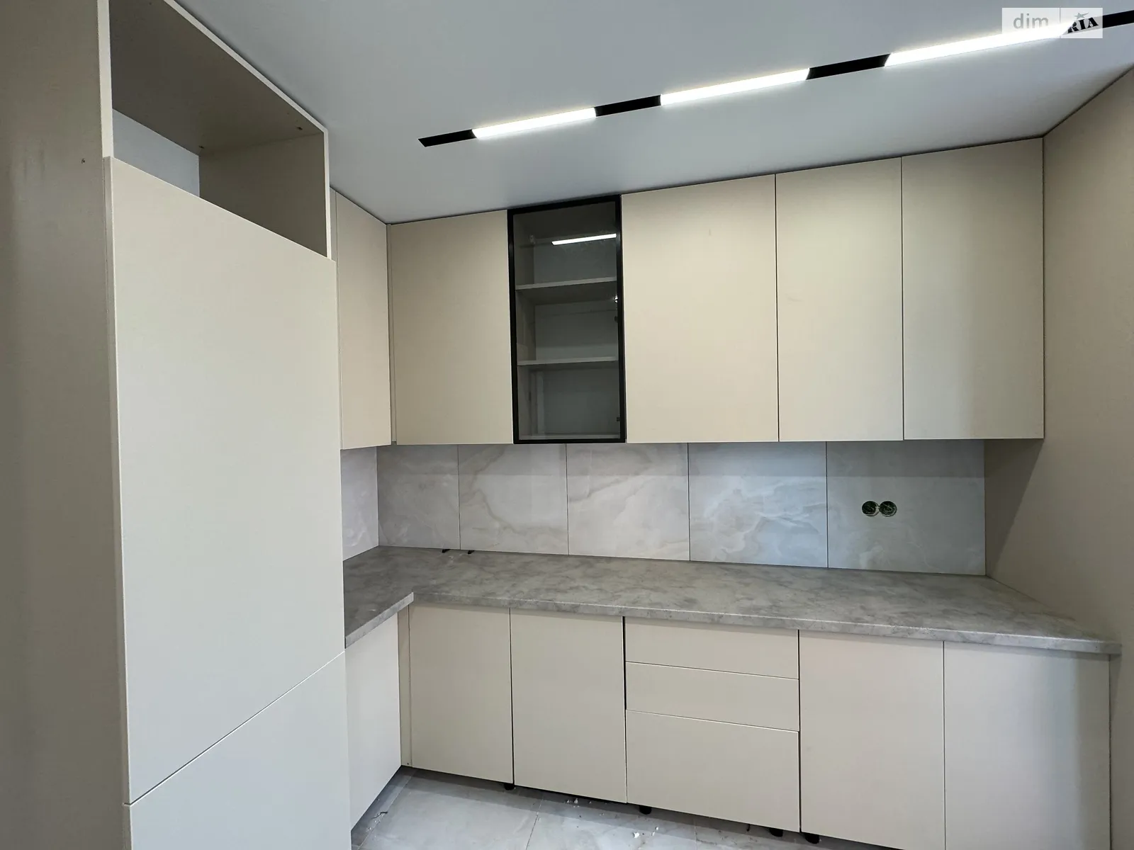 Продается 1-комнатная квартира 35 кв. м в Ивано-Франковске, ул. Крайковского - фото 1