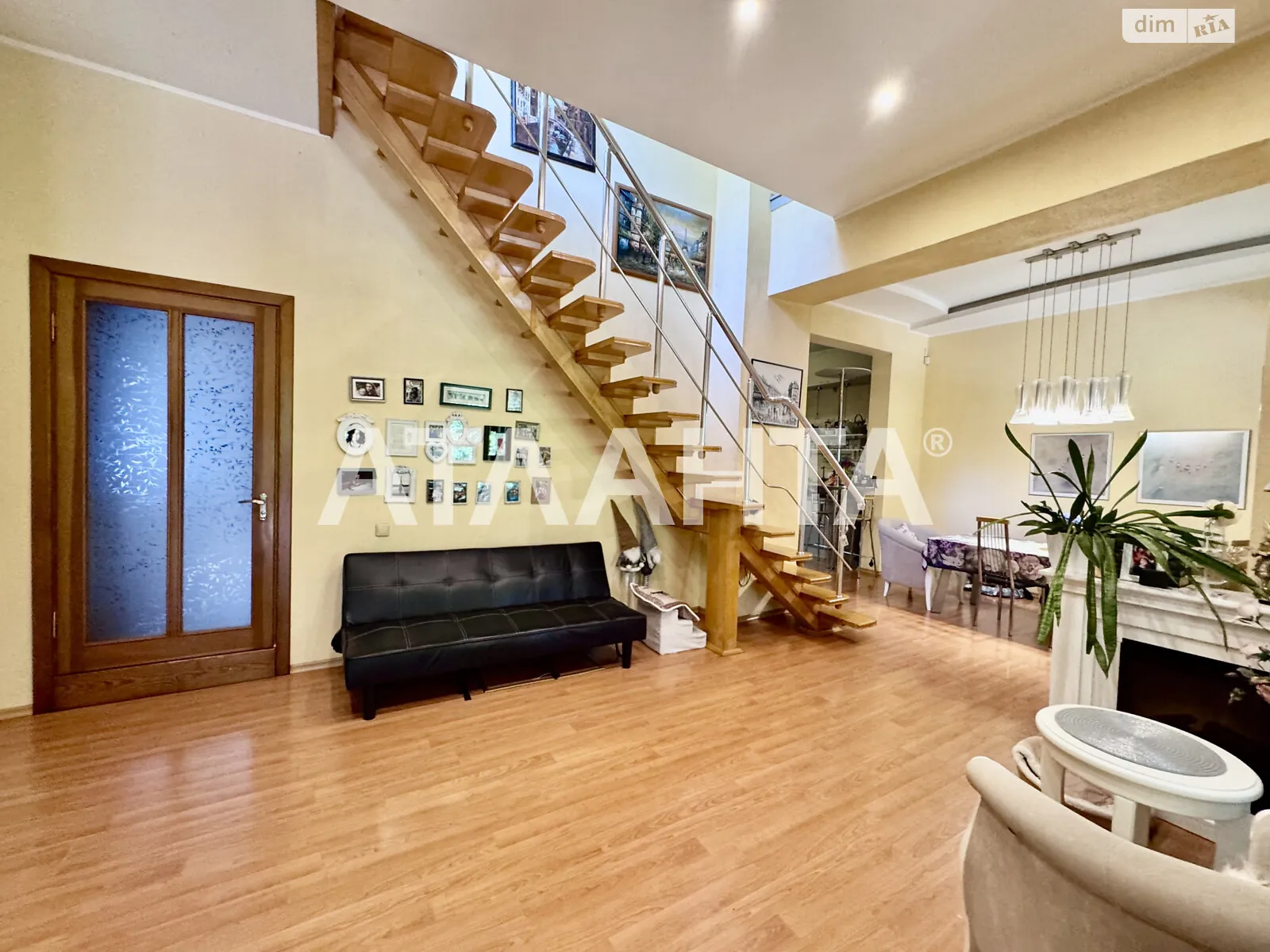 Продається частина будинку 212.16 кв. м з терасою, цена: 297000 $ - фото 1