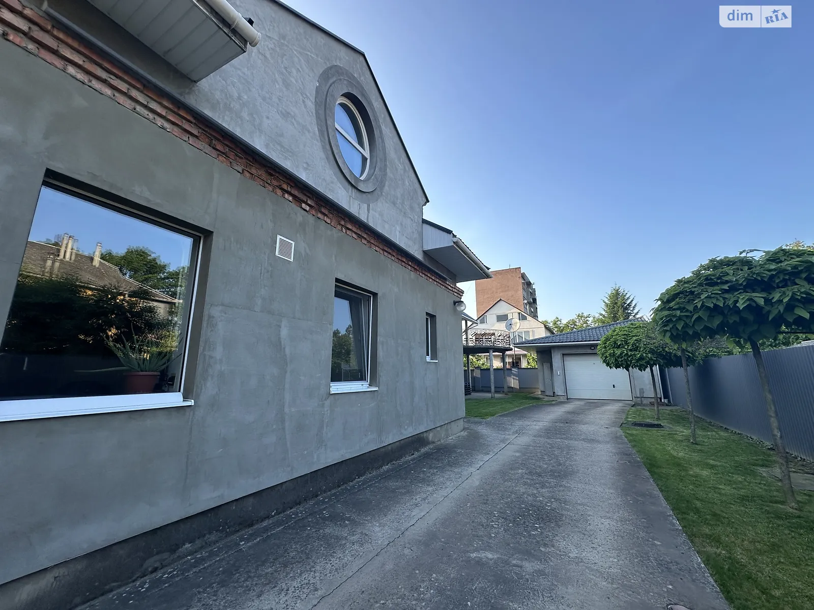 Продается дом на 2 этажа 372.3 кв. м с гаражом, цена: 210000 $ - фото 1