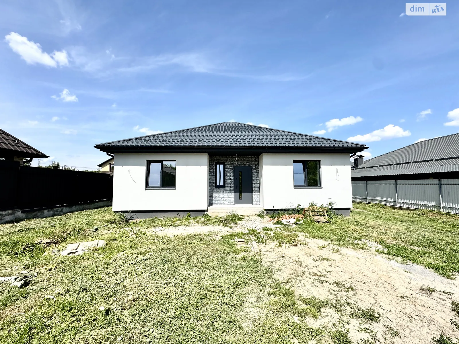 Продається одноповерховий будинок 97 кв. м з гаражем, цена: 77000 $ - фото 1