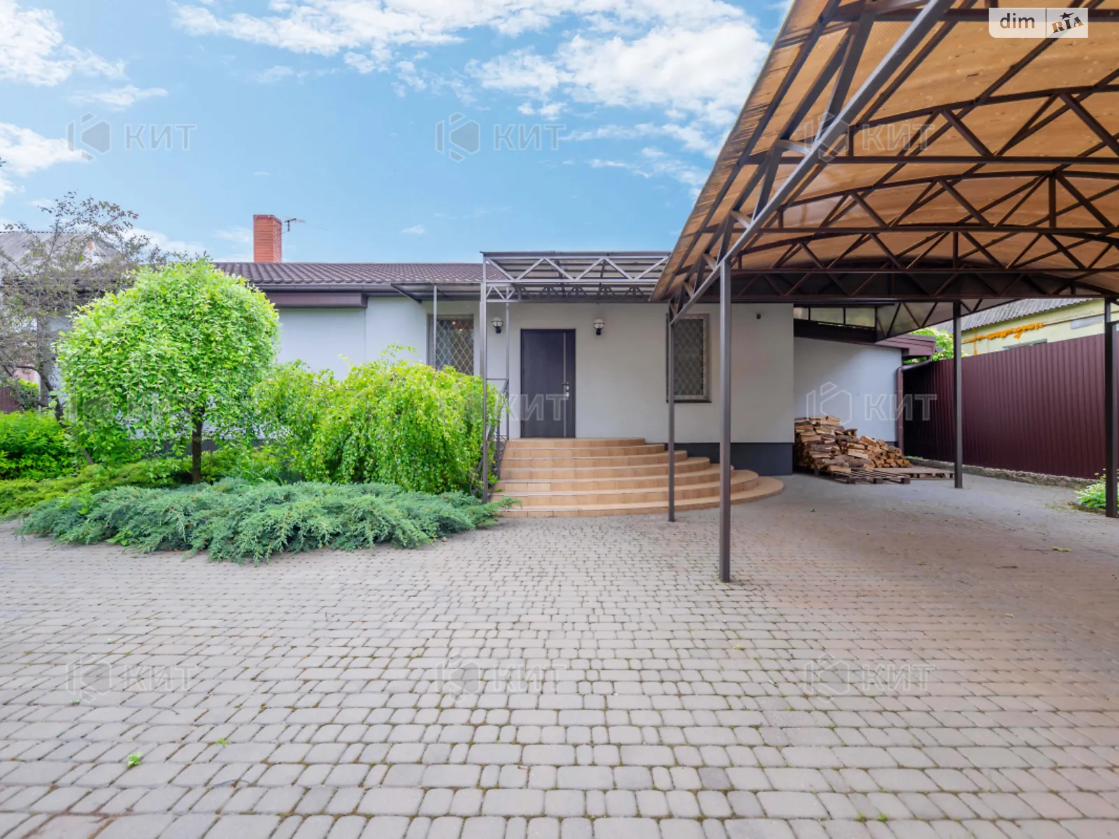 Продается одноэтажный дом 240 кв. м с участком, цена: 130000 $ - фото 1