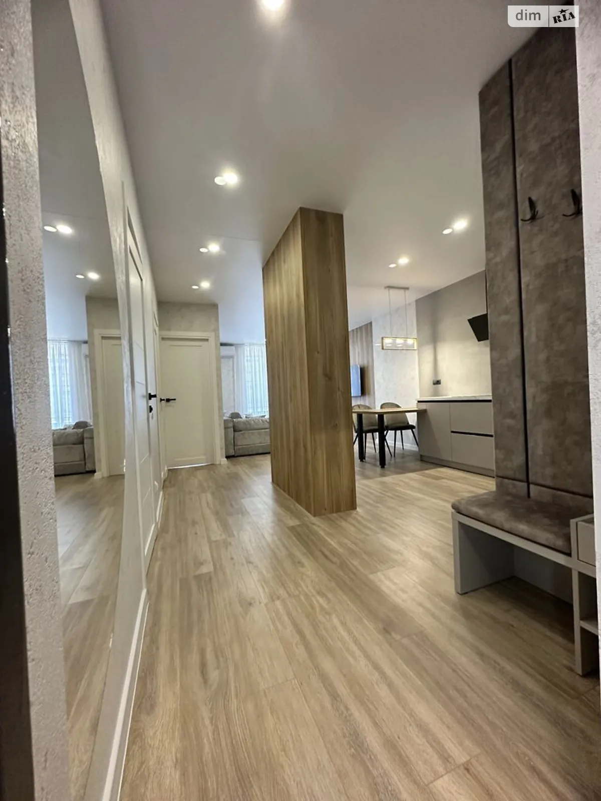 Продается 1-комнатная квартира 55 кв. м в Днепре, ул. Космическая, 5 - фото 1