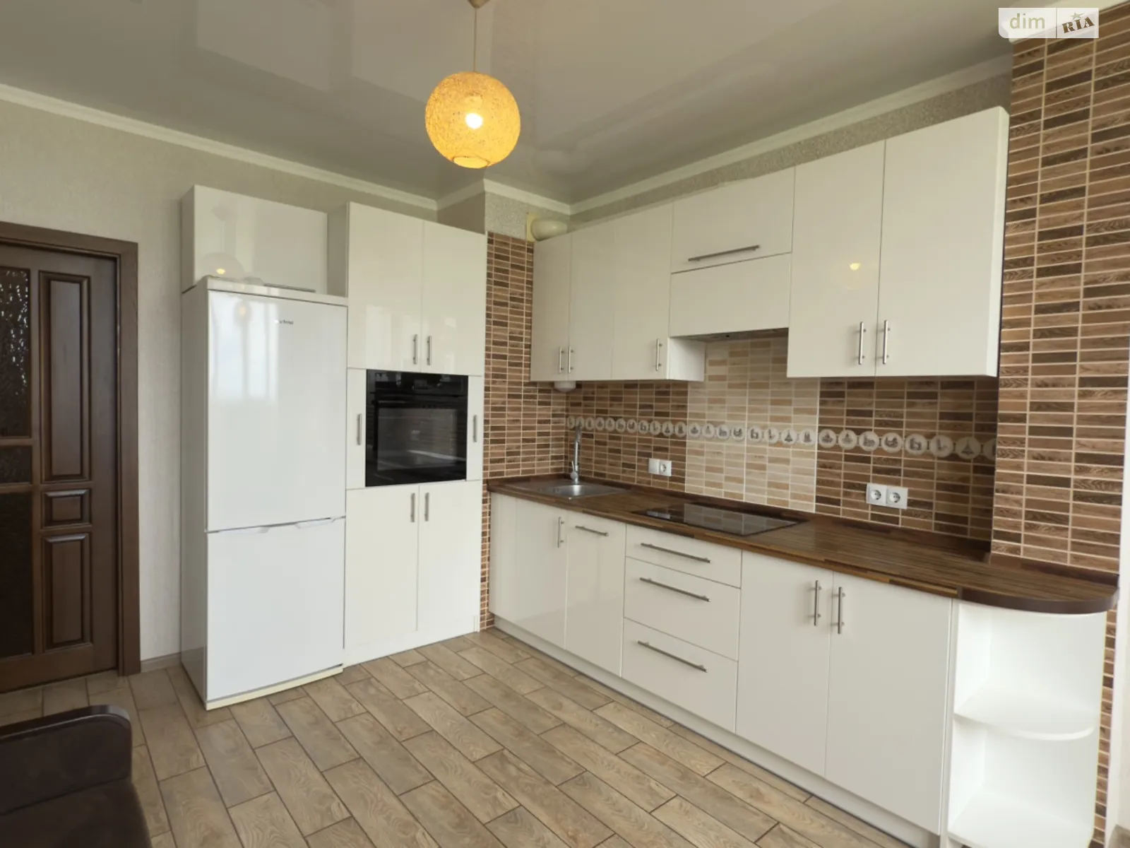 Продается 1-комнатная квартира 43.4 кв. м в Лиманке, мас. Радужный, 20 - фото 1