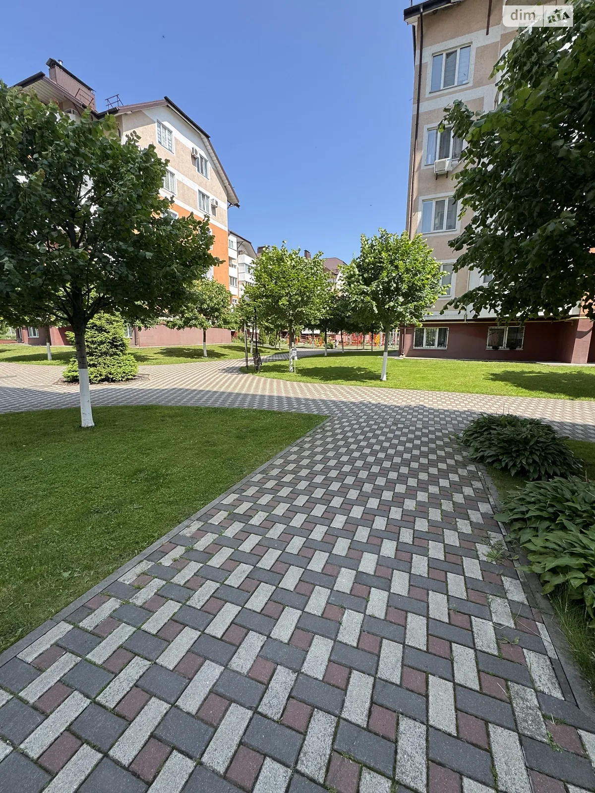Продается 3-комнатная квартира 52 кв. м в Буче, ул. Бориса Гмыри, 10А - фото 1