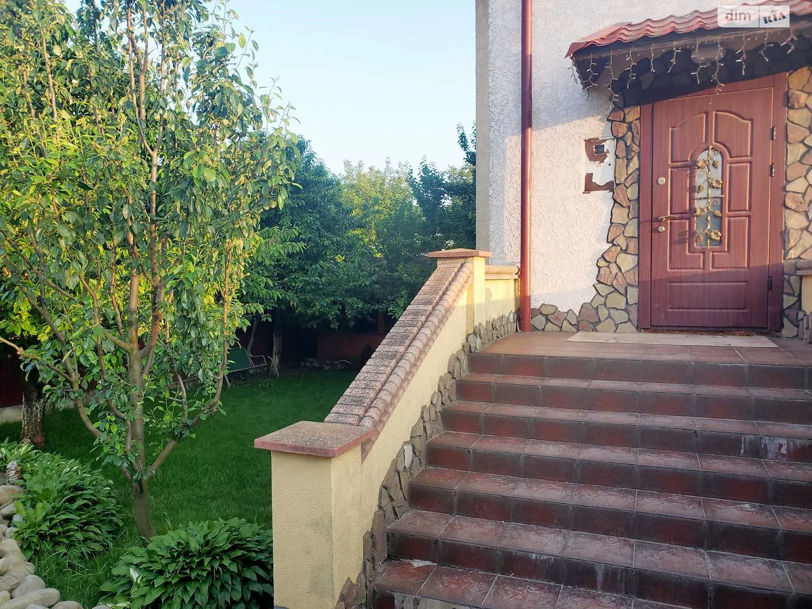 Здається в оренду будинок 2 поверховий 240 кв. м з каміном, цена: 650 $ - фото 1