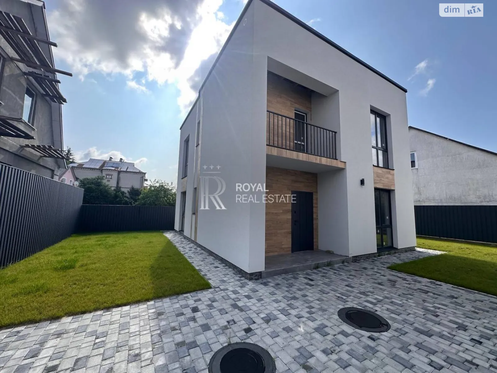 Продается дом на 2 этажа 110 кв. м с камином, цена: 112000 $ - фото 1