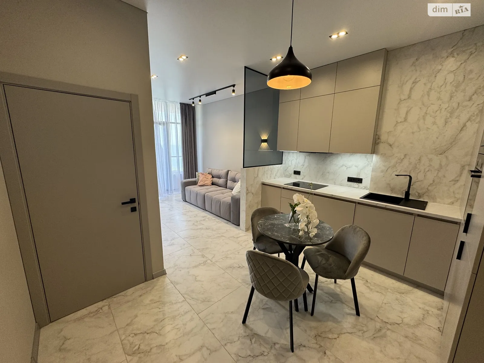 Продается 1-комнатная квартира 55 кв. м в Одессе, ул. 13 станция Большого Фонтана, 153Д - фото 1