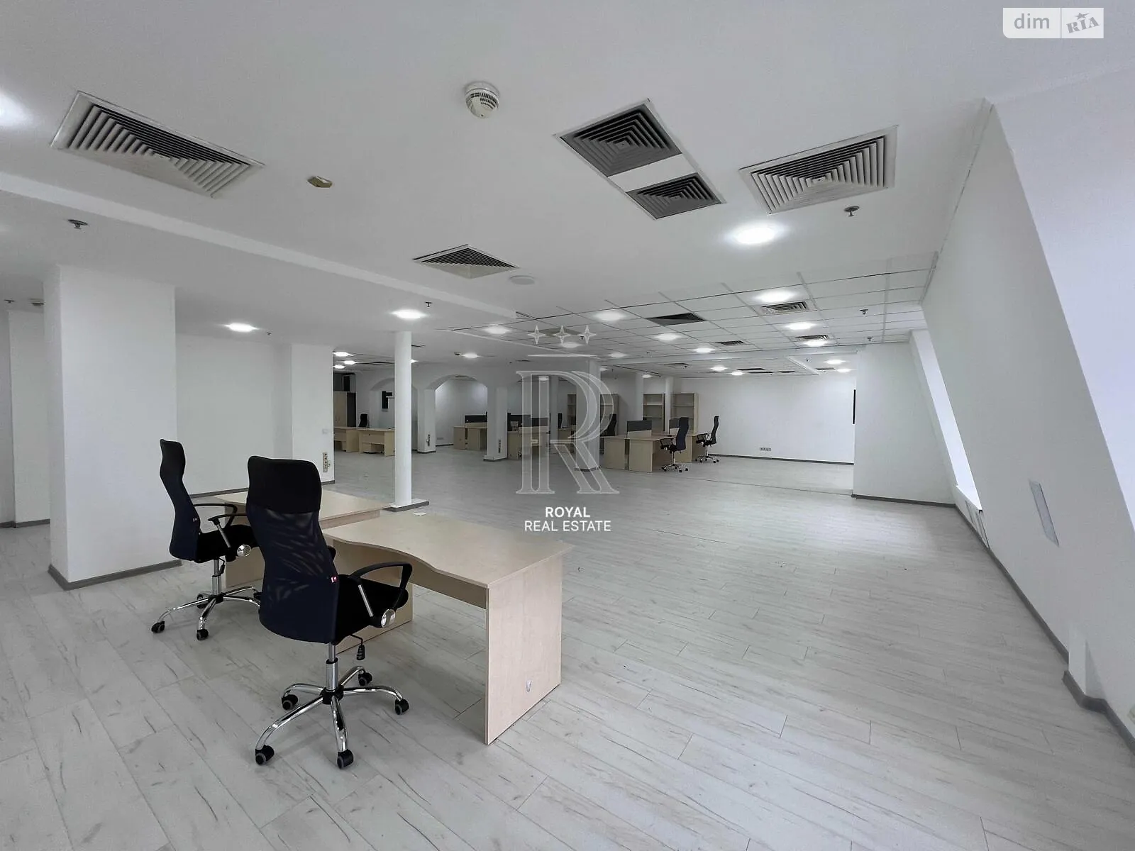 Сдается в аренду офис 234 кв. м в бизнес-центре, цена: 4680 $ - фото 1