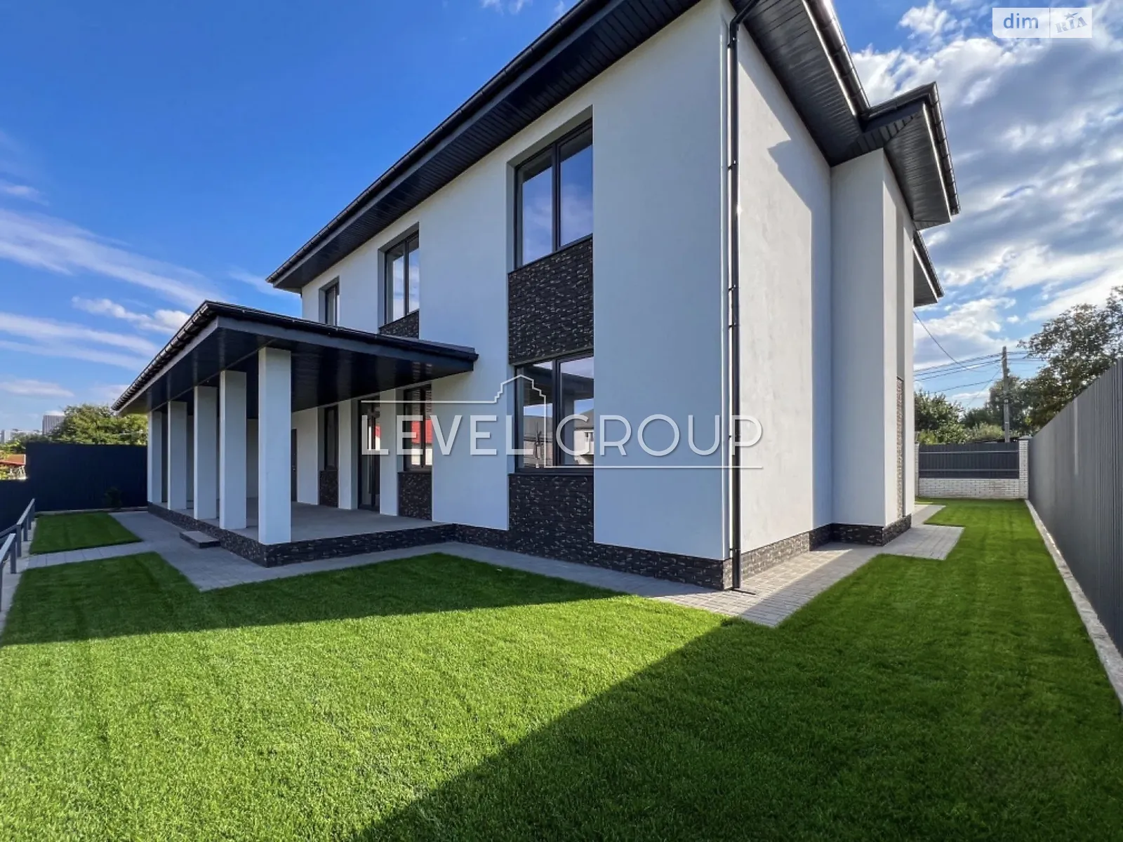 Продается дом на 2 этажа 290 кв. м с верандой, цена: 290000 $ - фото 1