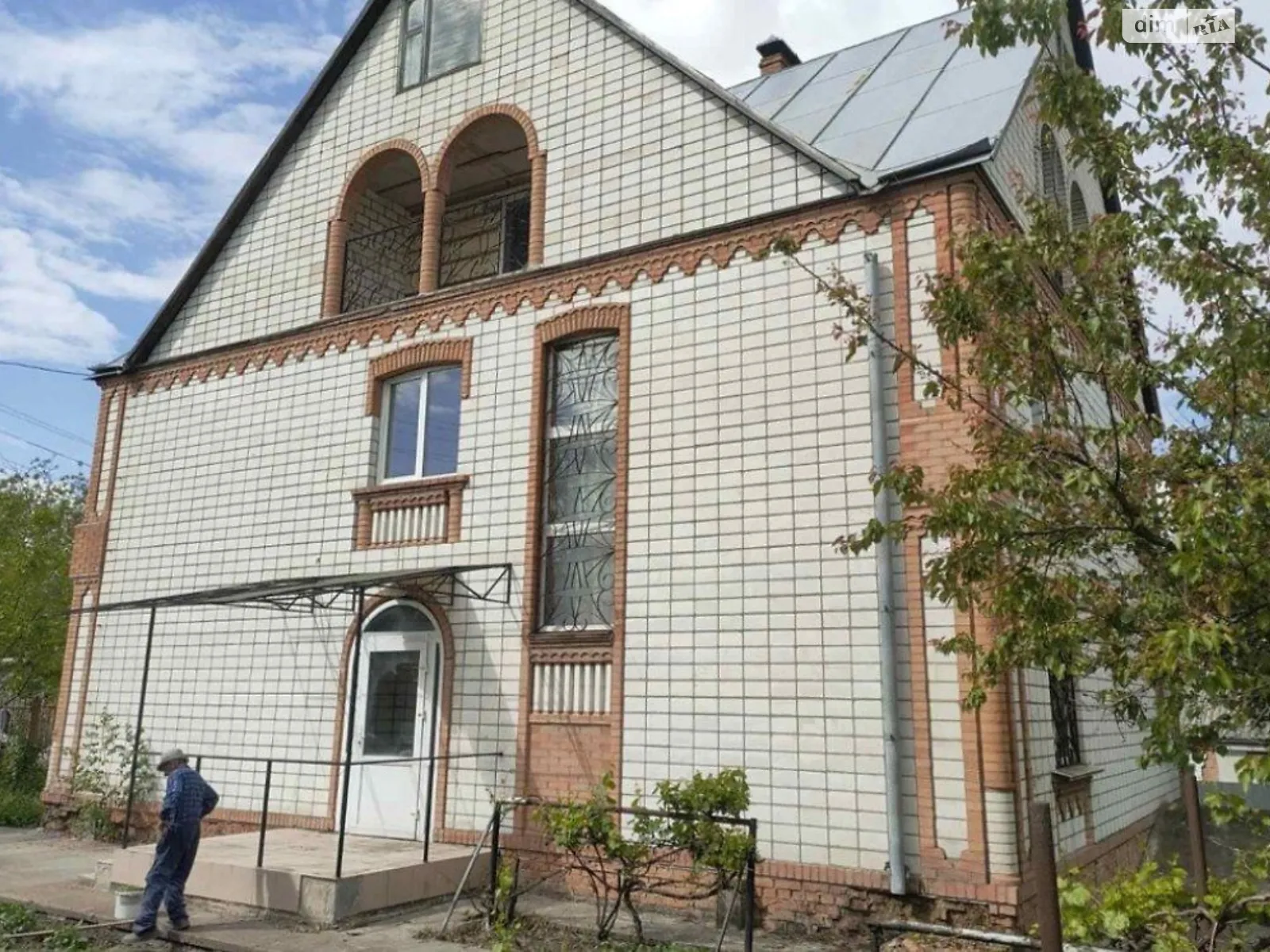 Продается дом на 3 этажа 460 кв. м с верандой, цена: 300000 $ - фото 1