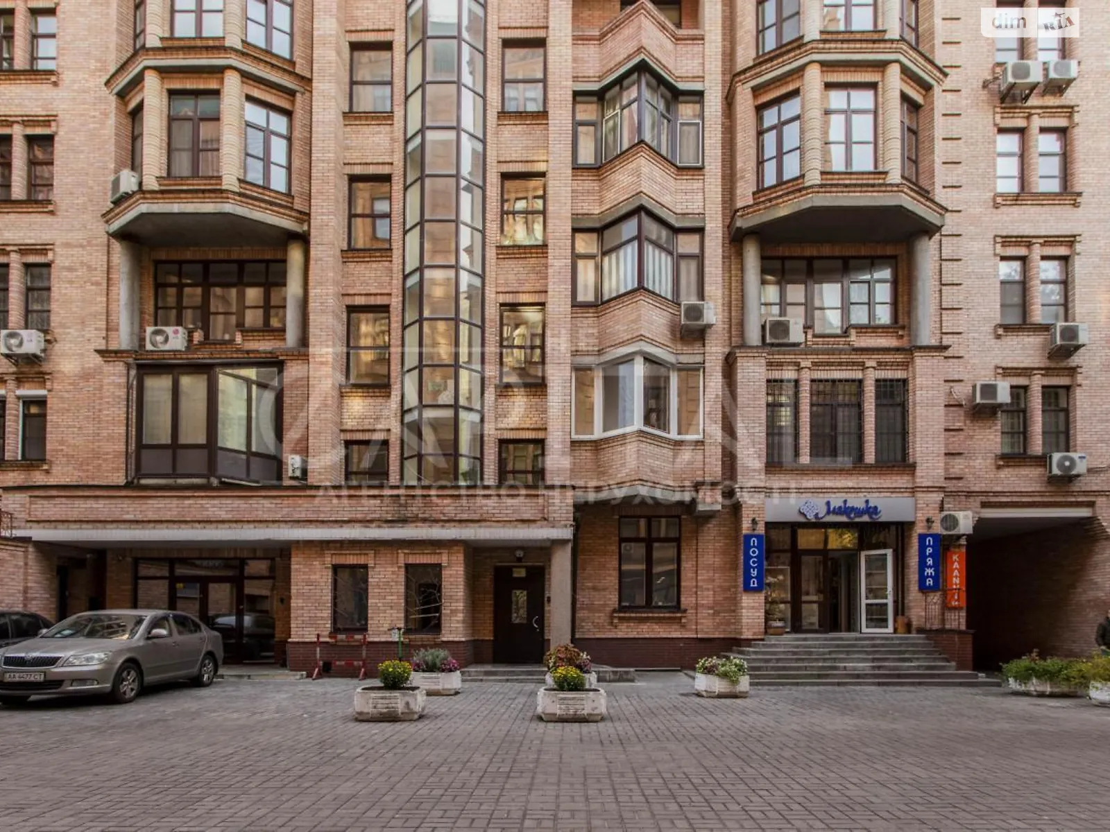 Сдается в аренду офис 92 кв. м в бизнес-центре, цена: 1600 $ - фото 1