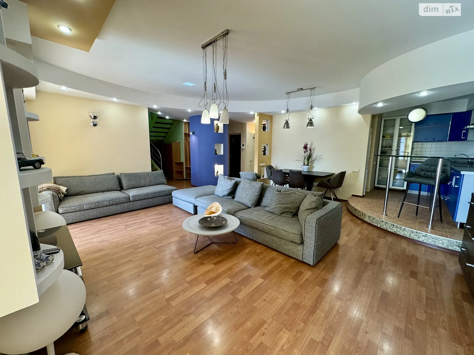 Продается 4-комнатная квартира 239.9 кв. м в Одессе - фото 1