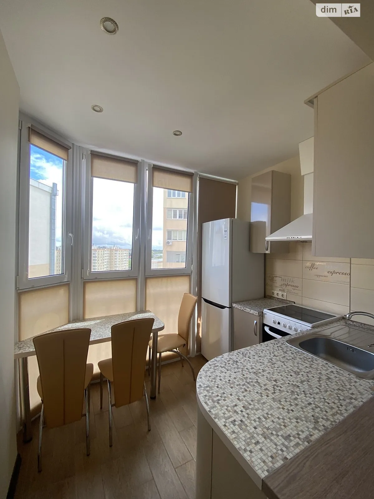 Продается 1-комнатная квартира 41 кв. м в Одессе, мас. Радужный, 6 - фото 1