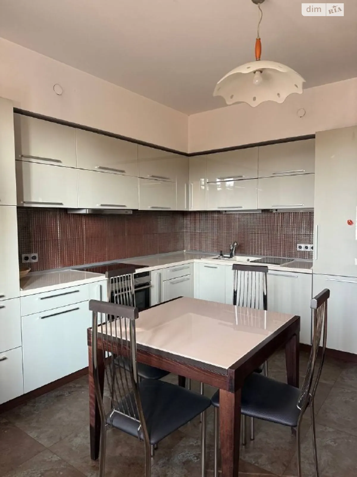 Продается 3-комнатная квартира 110 кв. м в Львове, ул. Зубровская, 32 - фото 1