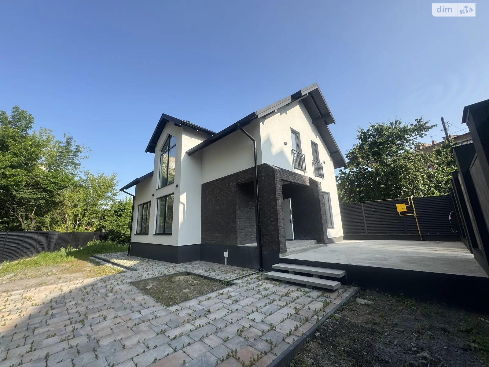 Продается дом на 2 этажа 135 кв. м с садом, цена: 200000 $ - фото 1
