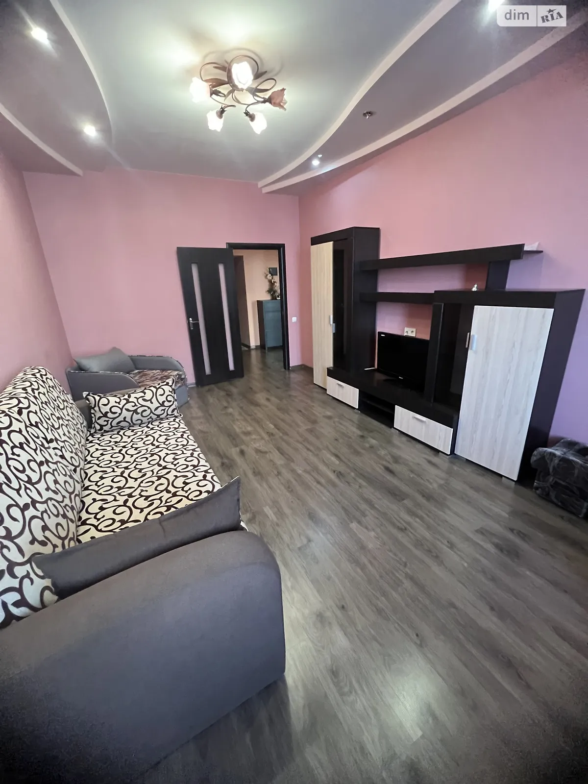 Здається в оренду 1-кімнатна квартира 54 кв. м у Рівному, вул. Гайдамацька, 2В - фото 1