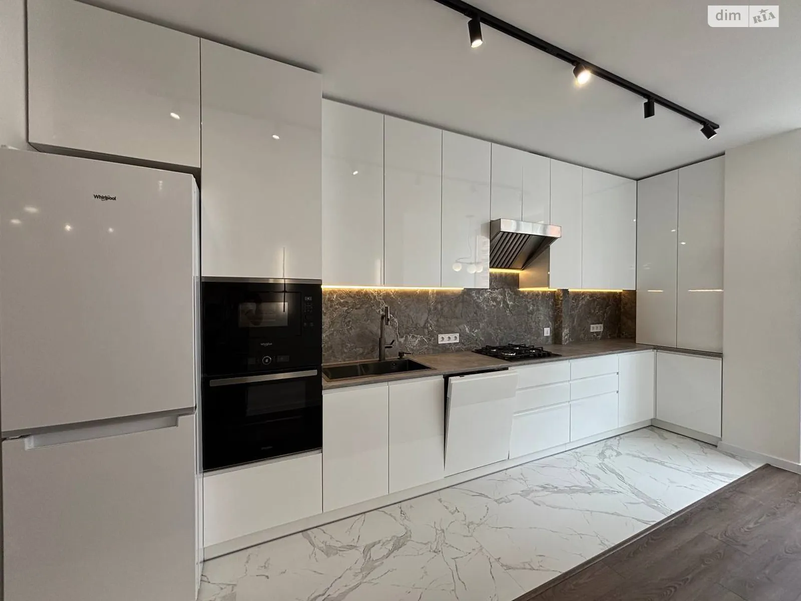 Продается 3-комнатная квартира 77.4 кв. м в Ивано-Франковске, ул. Бельведерська, 23 - фото 1