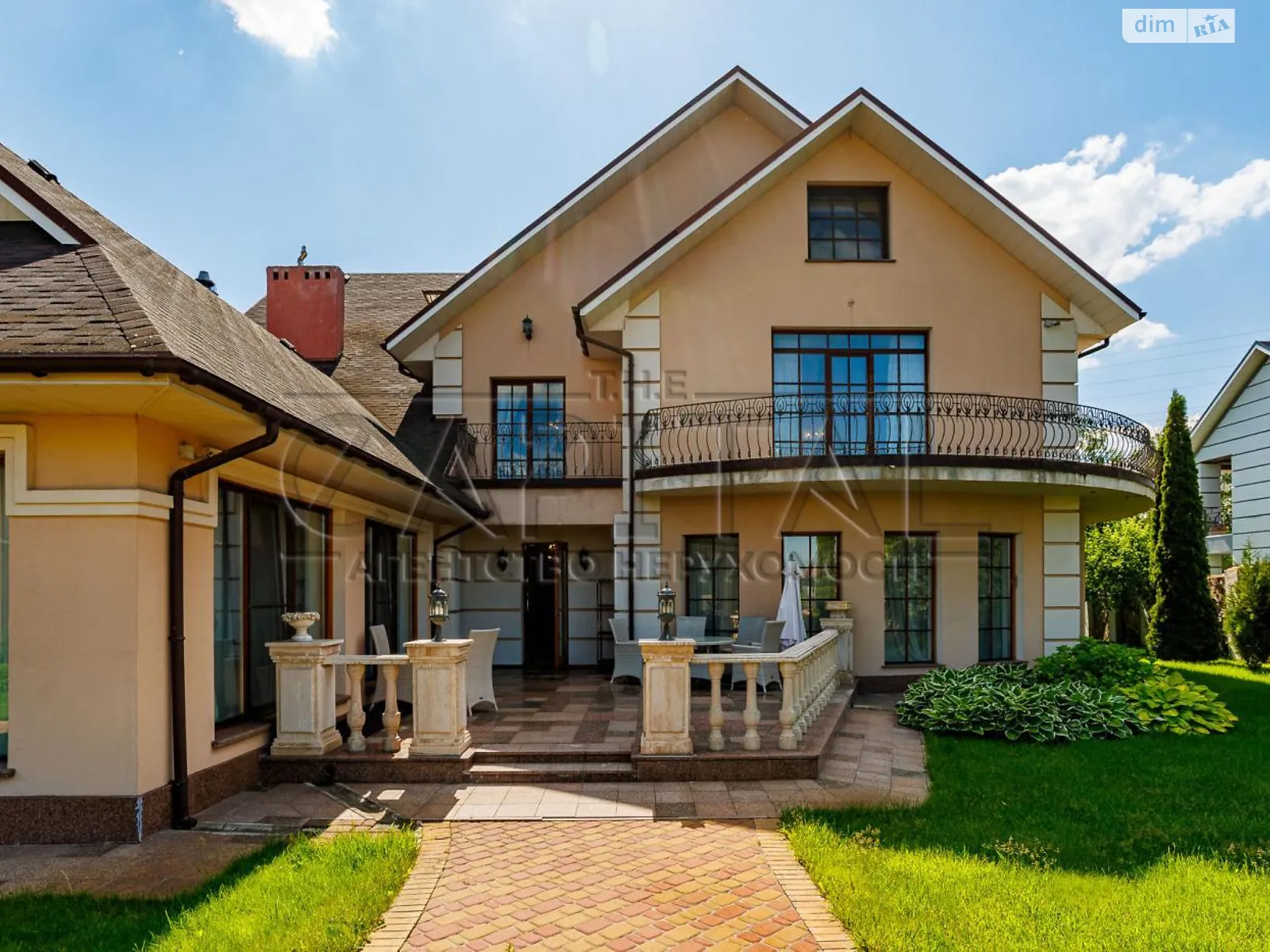 Продається будинок 2 поверховий 1099 кв. м з гаражем, цена: 1900000 $ - фото 1
