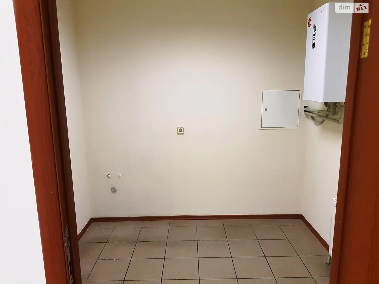 Сдается в аренду офис 30 кв. м в бизнес-центре, цена: 6000 грн - фото 1