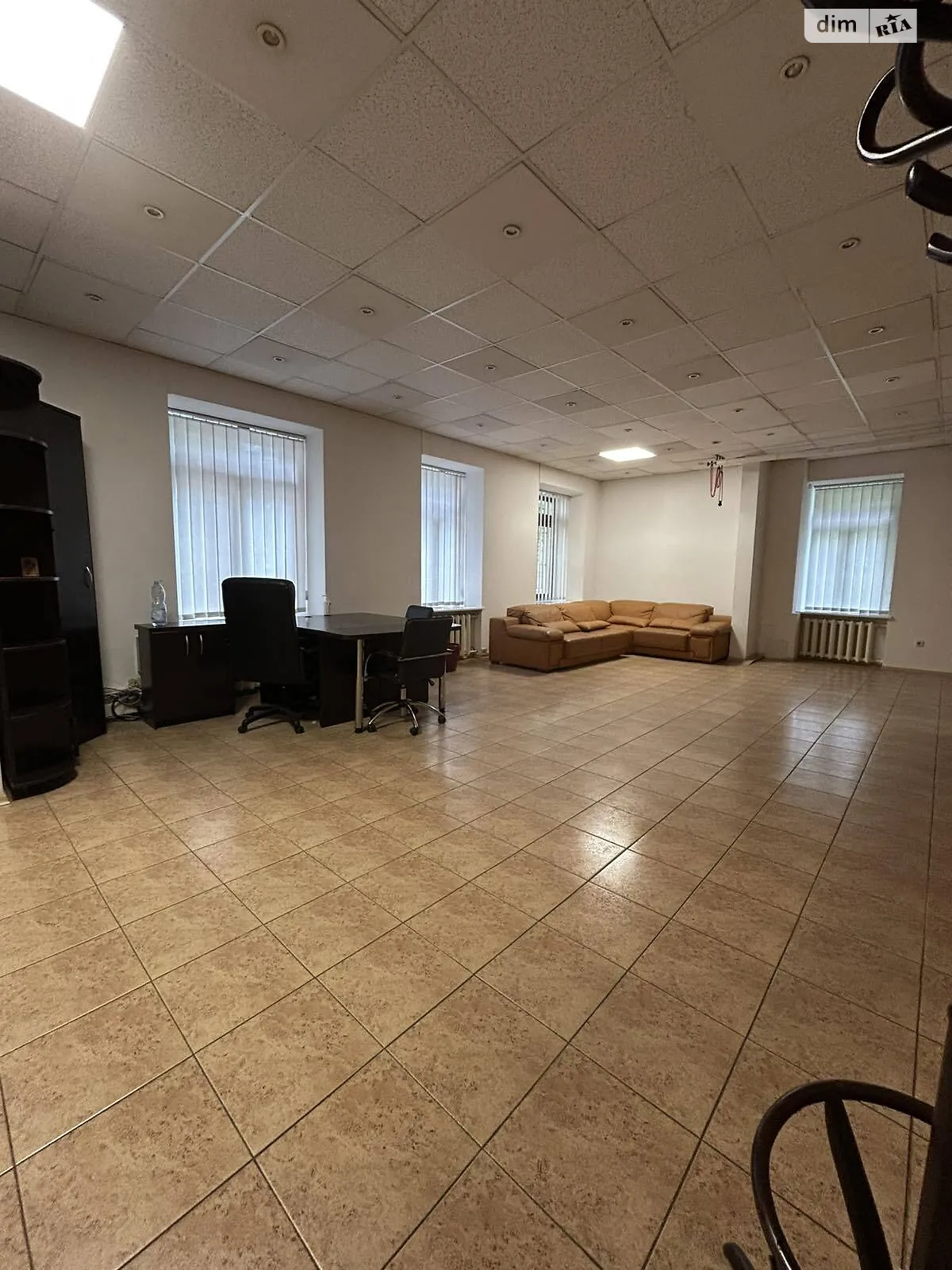 Сдается в аренду офис 123.4 кв. м в бизнес-центре, цена: 35000 грн - фото 1