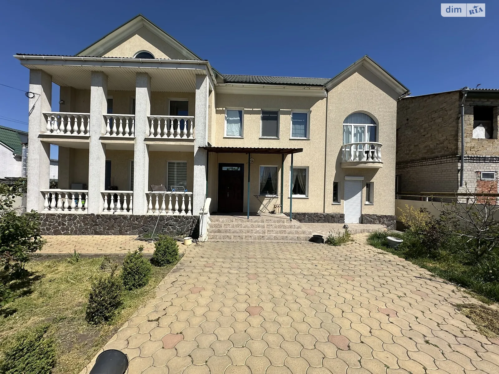 Продается дом на 3 этажа 220 кв. м с баней/сауной, цена: 127000 $ - фото 1