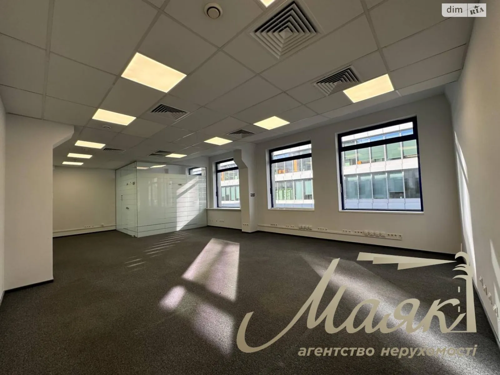 Сдается в аренду офис 924 кв. м в бизнес-центре, цена: 16632 $ - фото 1
