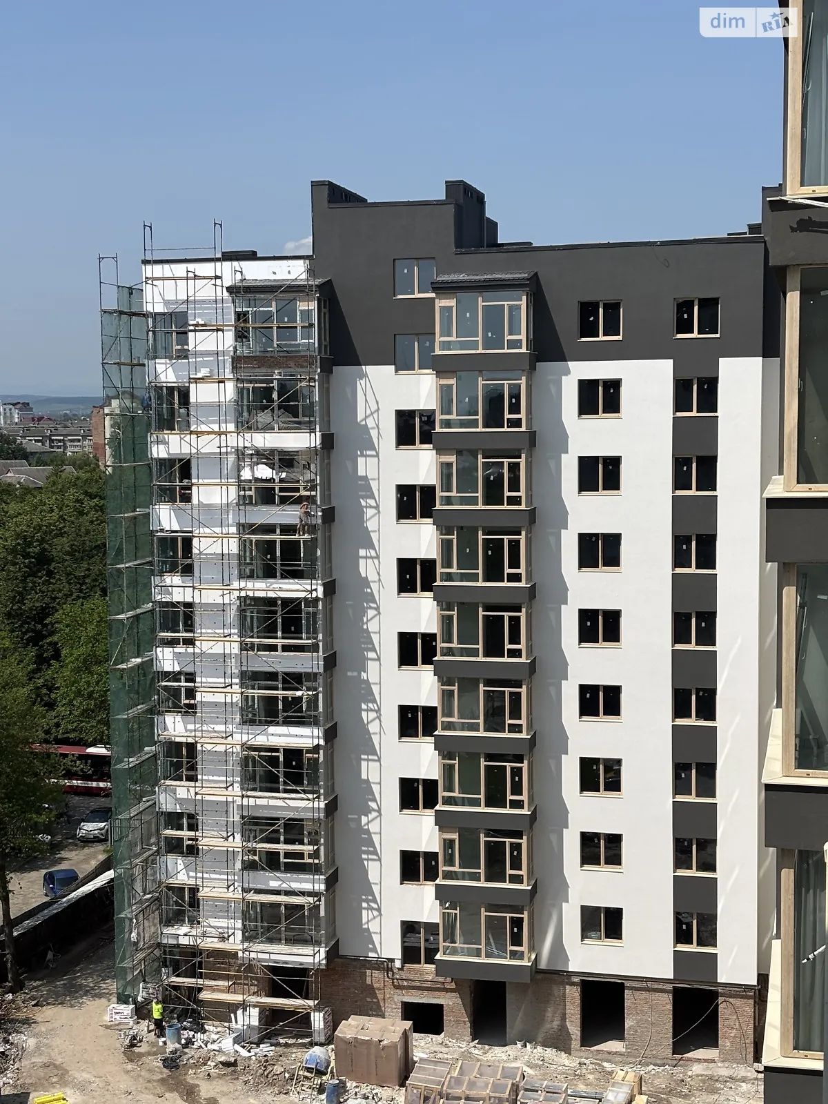 Продается 1-комнатная квартира 45 кв. м в Ивано-Франковске, ул. Волошина Августина - фото 1