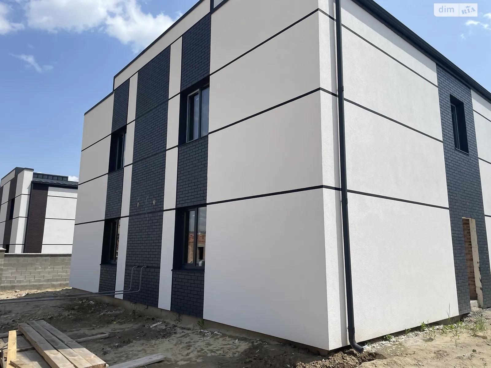 Авторынок Ровно, цена: 73000 $ - фото 1