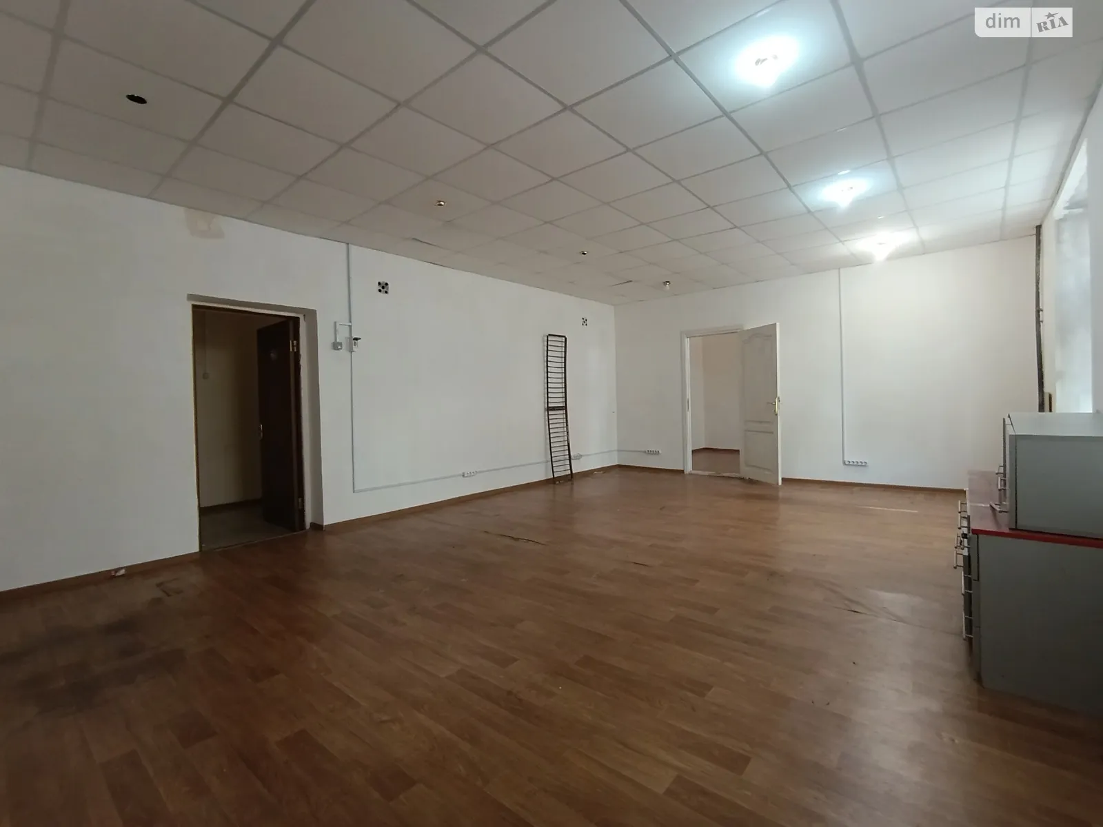 Сдается в аренду офис 60 кв. м в бизнес-центре, цена: 18000 грн - фото 1
