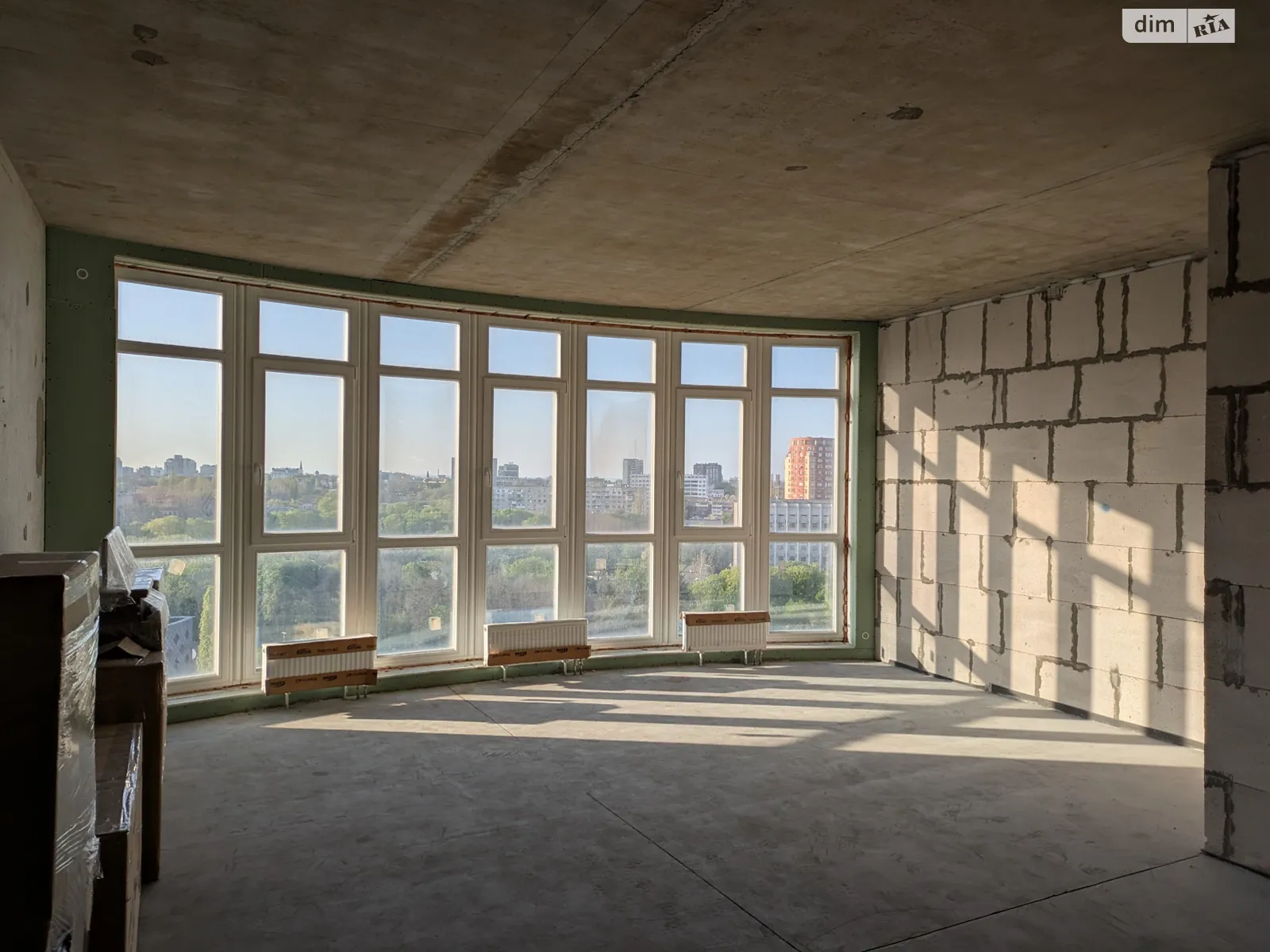 Продается 1-комнатная квартира 47 кв. м в Одессе, просп. Гагарина, 19Б - фото 1