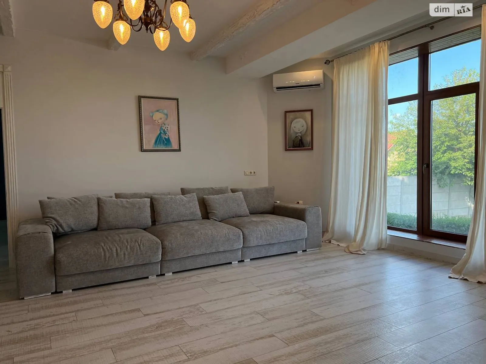 Сдается в аренду дом на 3 этажа 150 кв. м с подвалом, цена: 1300 $ - фото 1