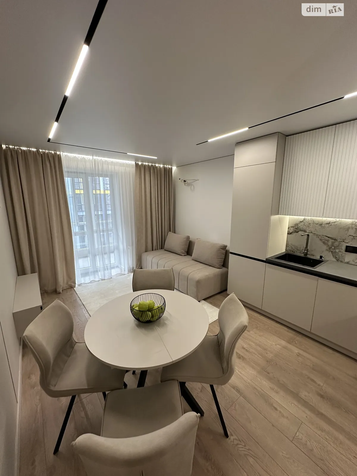 Продается 1-комнатная квартира 51 кв. м в Львове, ул. Железнодорожная, 9А - фото 1