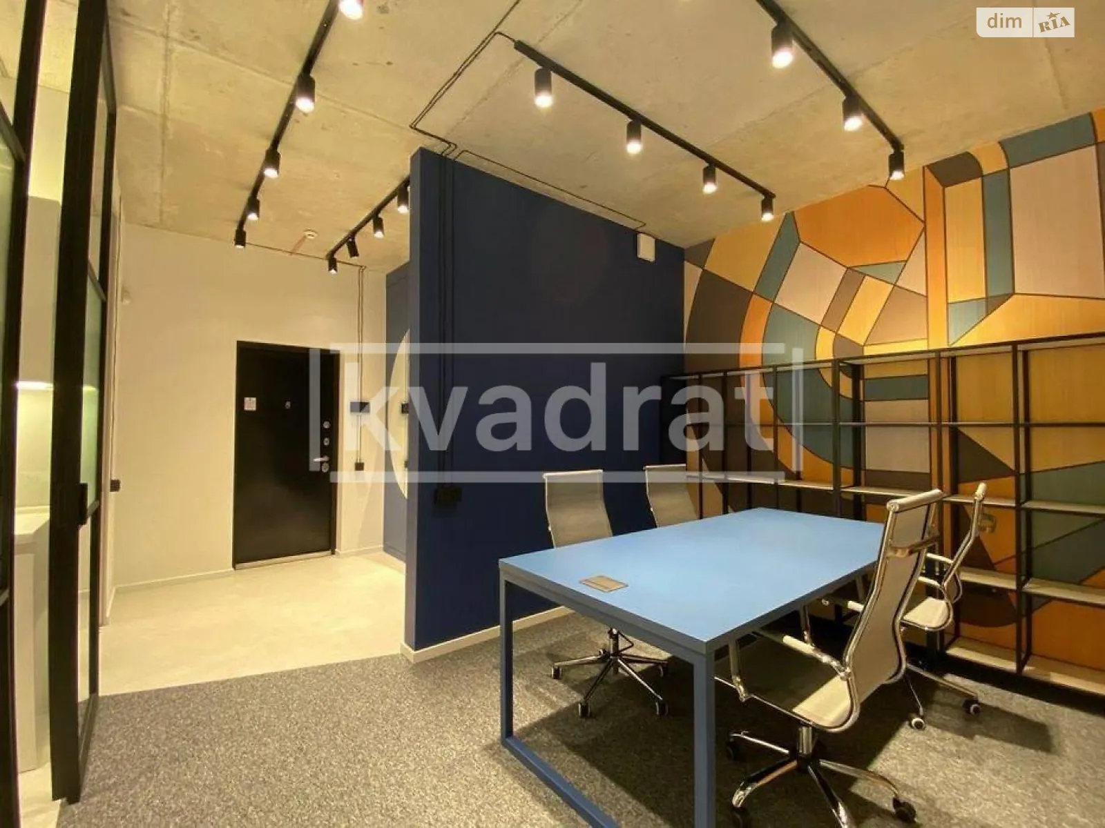 Сдается в аренду офис 50 кв. м в бизнес-центре, цена: 1700 $ - фото 1