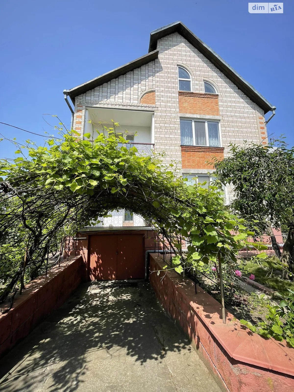 Продается дом на 2 этажа 180 кв. м с камином, цена: 190000 $ - фото 1