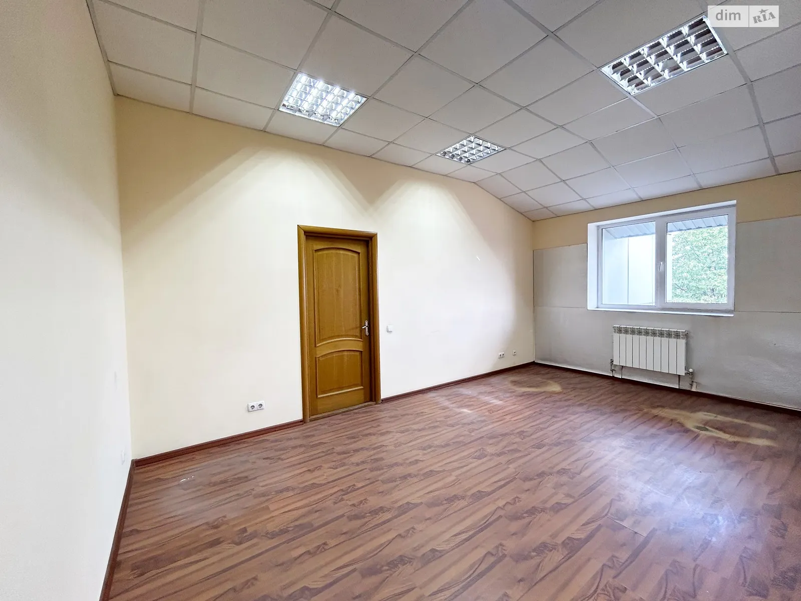 Сдается в аренду офис 35 кв. м в бизнес-центре, цена: 8400 грн - фото 1