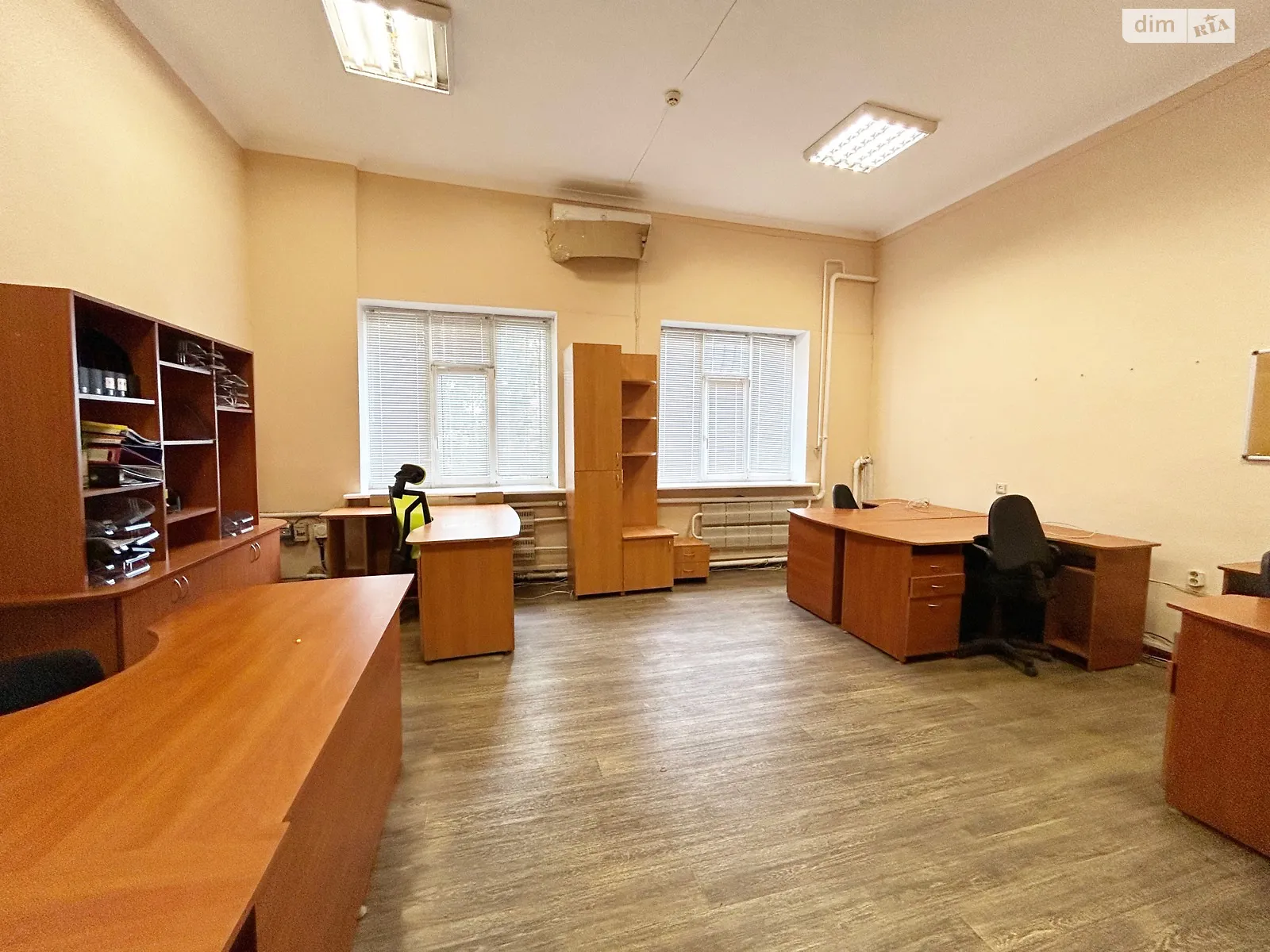Сдается в аренду офис 34 кв. м в бизнес-центре, цена: 6460 грн - фото 1