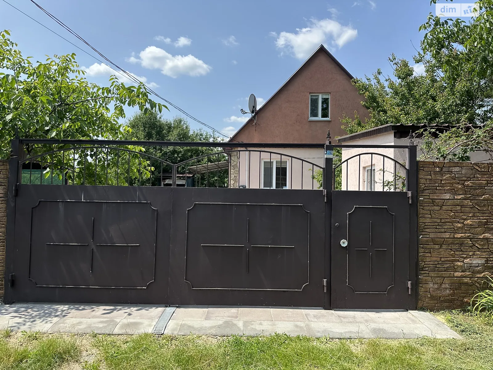 Продается дом на 2 этажа 77 кв. м с гаражом, цена: 75000 $ - фото 1