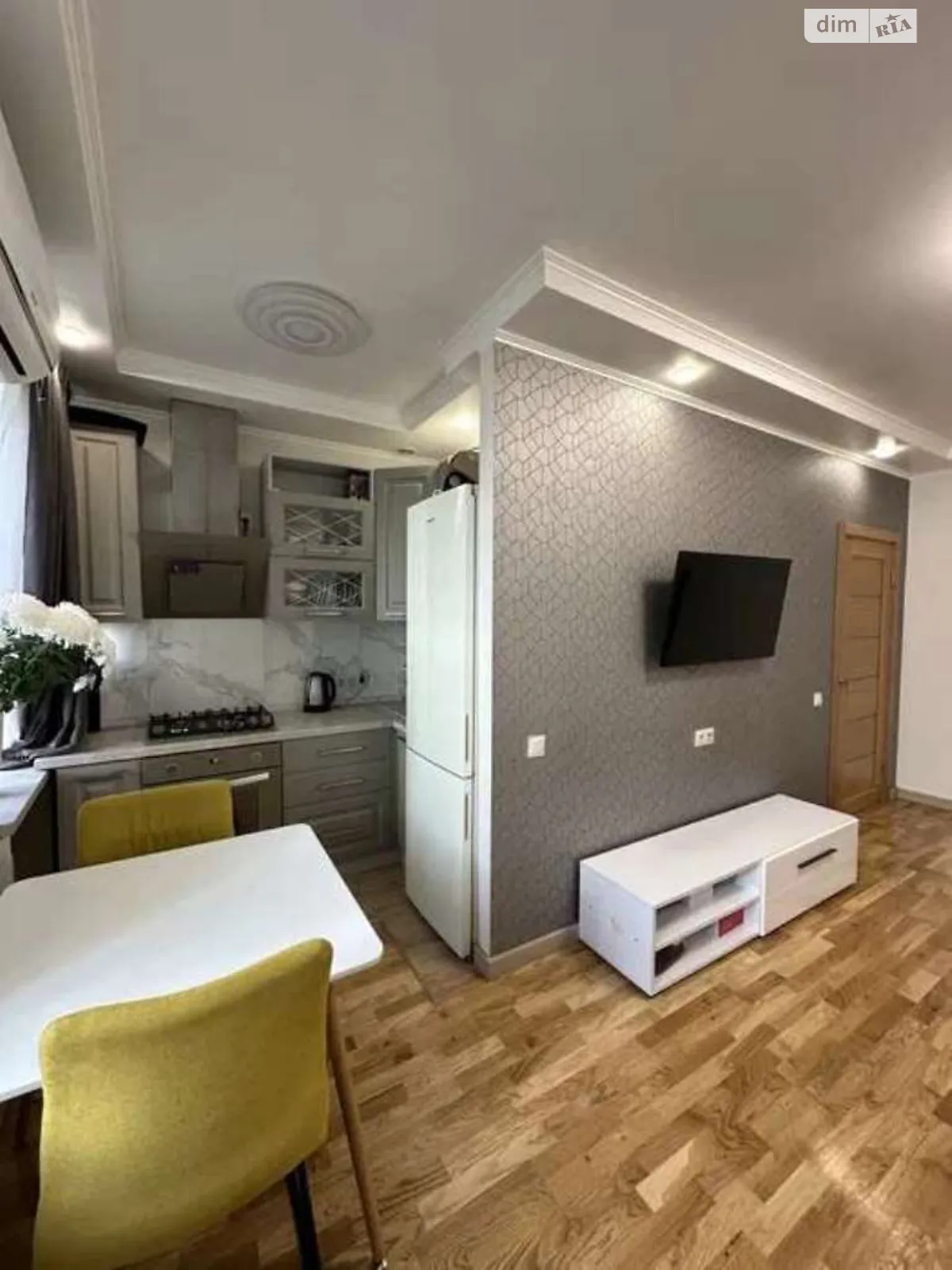 Сдается в аренду 1-комнатная квартира 27 кв. м в Киеве, ул. Набережно-Крещатицкая, 33 - фото 1